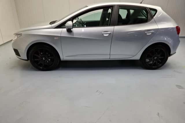 SEAT Ibiza (2011) thumbnail 3