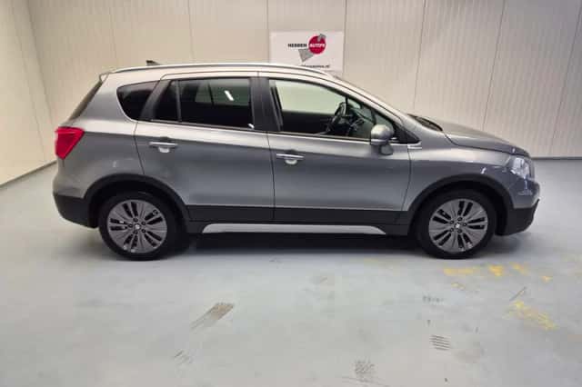 Suzuki SX4 S-Cross (2015) thumbnail 2