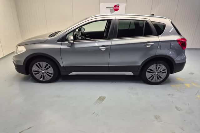 Suzuki SX4 S-Cross (2015) thumbnail 3