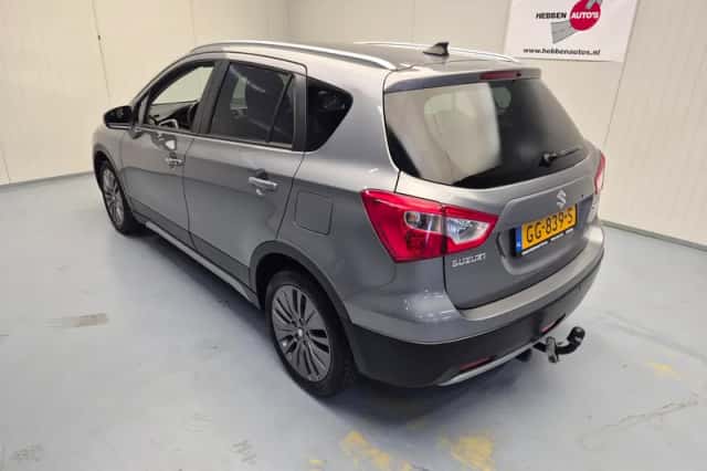 Suzuki SX4 S-Cross (2015) thumbnail 4