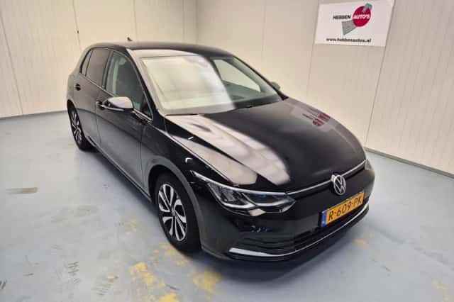 Volkswagen Golf (2022) thumbnail 1