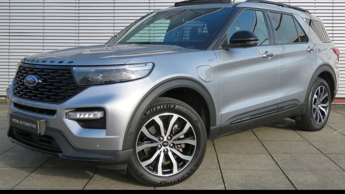 Ford Explorer (2022) — foto 1