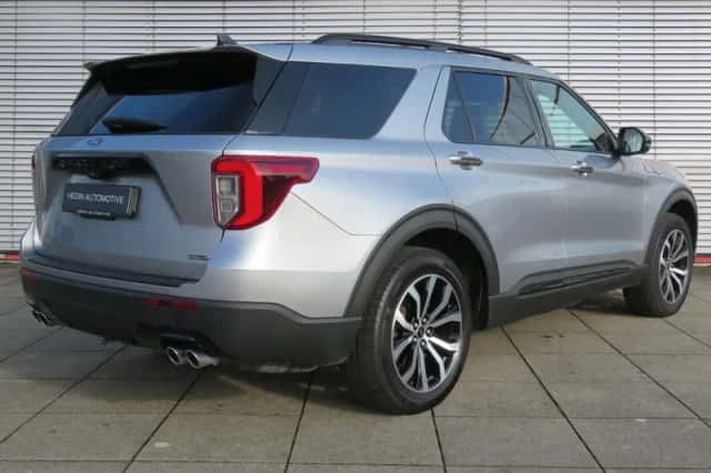 Ford Explorer (2022) thumbnail 2
