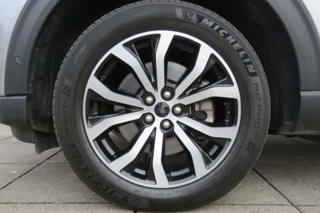 Ford Explorer (2022) thumbnail 4