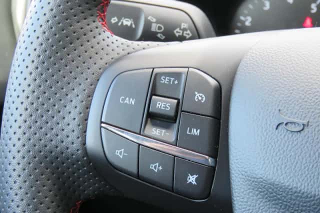 Ford Focus (2023) thumbnail 17