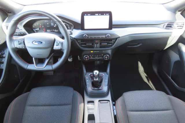 Ford Focus (2023) thumbnail 3