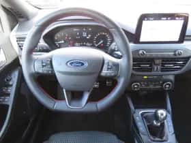 Ford Focus (2023) thumbnail 9