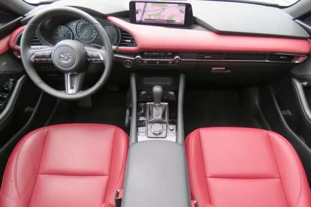Mazda 3 (2024) thumbnail 3