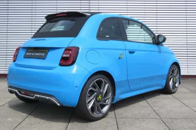 Abarth 500e (2024) thumbnail 2