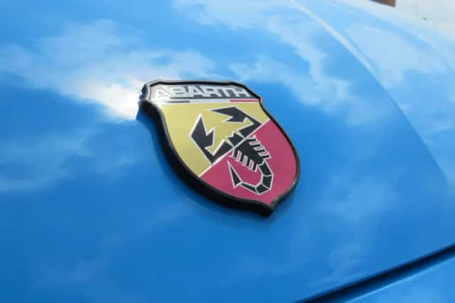 Abarth 500e (2024) thumbnail 16