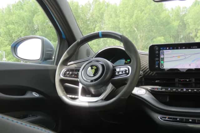 Abarth 500e (2024) thumbnail 5