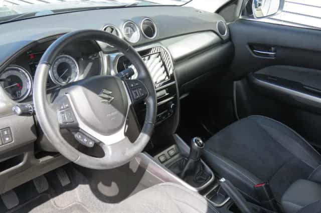 Suzuki Vitara (2019) thumbnail 9