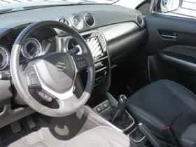 Suzuki Vitara (2019) thumbnail 9