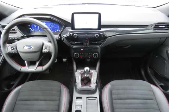 Ford Kuga (2021) thumbnail 3