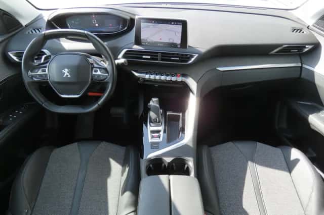 Peugeot 3008 (2020) thumbnail 3