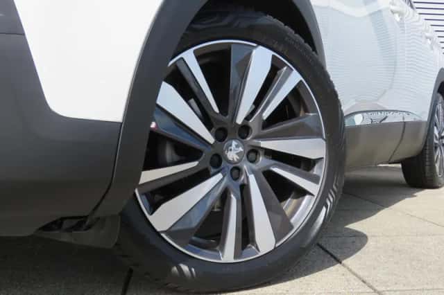 Peugeot 3008 (2020) thumbnail 4