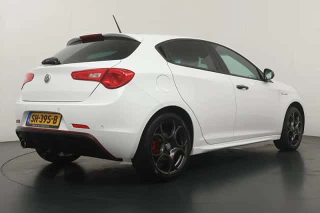 Alfa Romeo Giulietta (2018) thumbnail 2