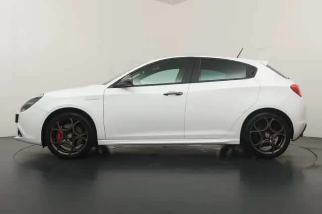 Alfa Romeo Giulietta (2018) thumbnail 3