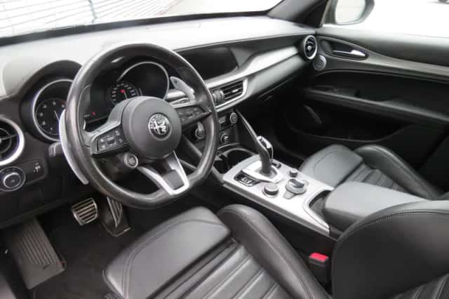 Alfa Romeo Stelvio (2022) thumbnail 3