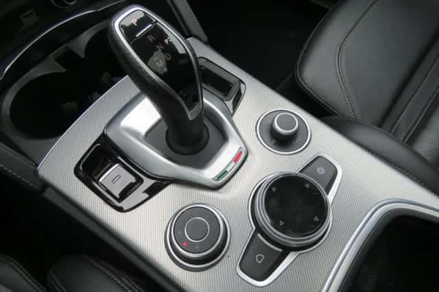 Alfa Romeo Stelvio (2022) thumbnail 5