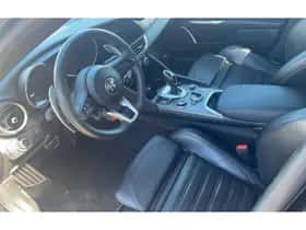 Alfa Romeo Giulia (2021) thumbnail 3