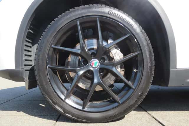 Alfa Romeo Stelvio (2019) thumbnail 4