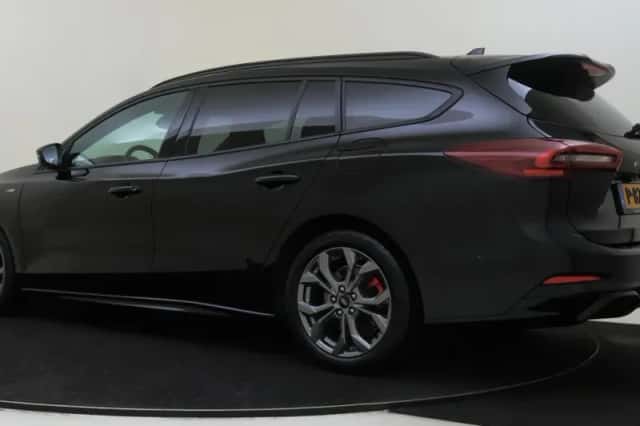 Ford Focus (2022) thumbnail 3
