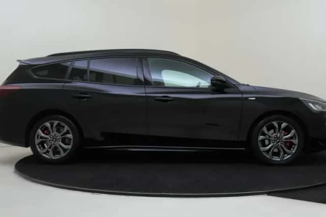 Ford Focus (2022) thumbnail 4