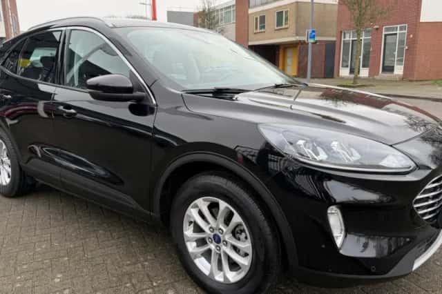 Ford Kuga (2021) thumbnail 2