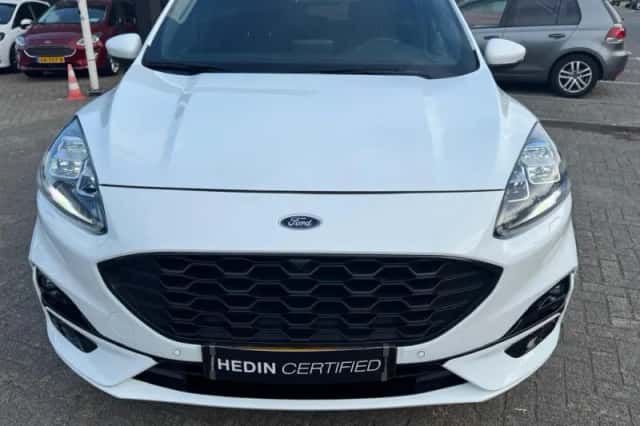 Ford Kuga (2022) thumbnail 2