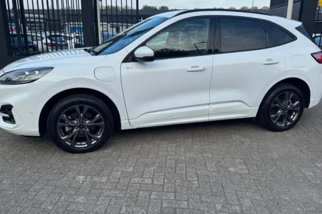Ford Kuga (2022) thumbnail 3