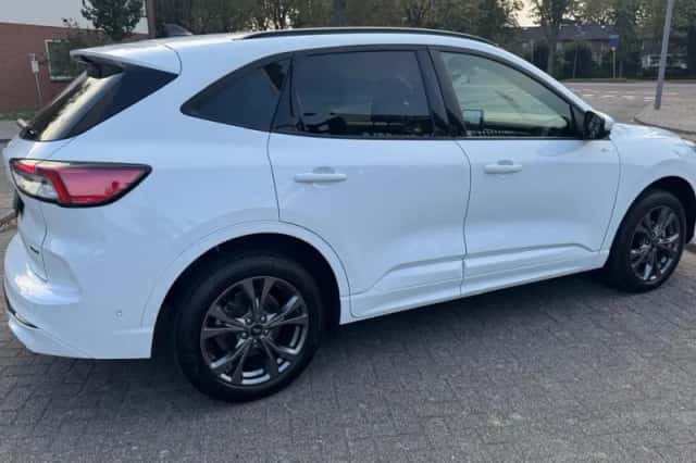 Ford Kuga (2022) thumbnail 4