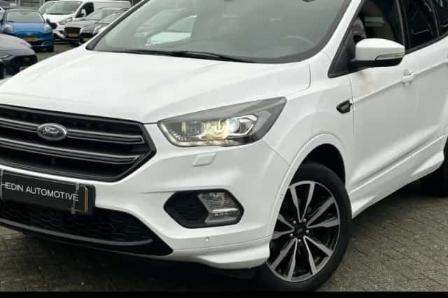Ford Kuga (2018) thumbnail 1