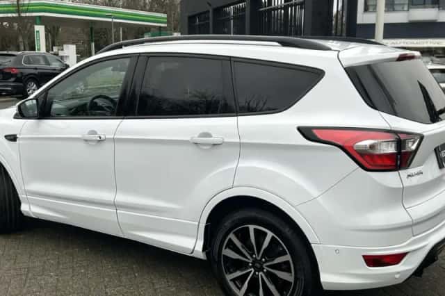Ford Kuga (2018) thumbnail 3