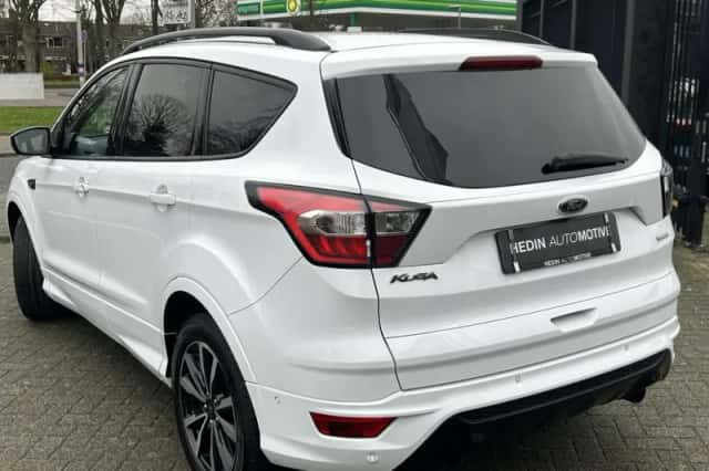 Ford Kuga (2018) thumbnail 4