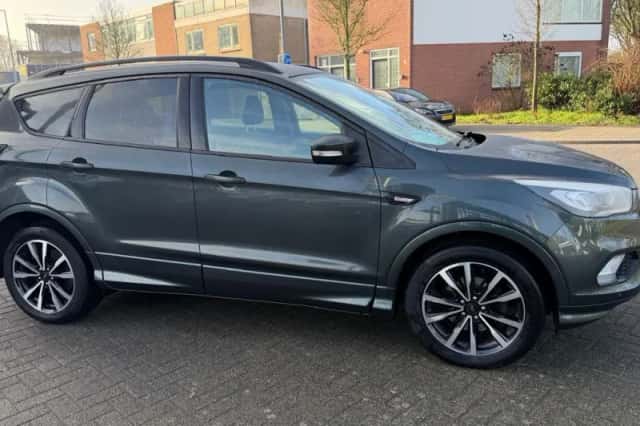 Ford Kuga (2018) thumbnail 2
