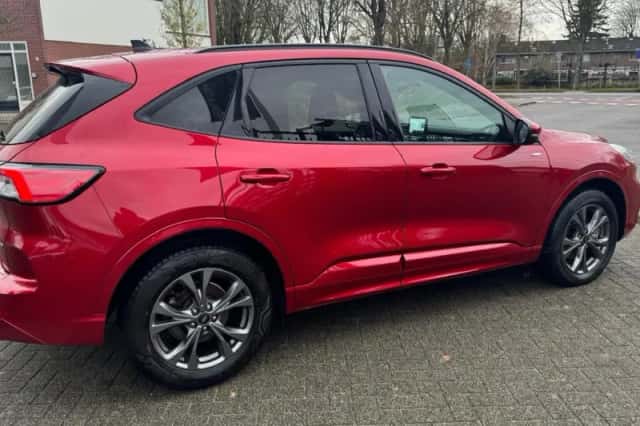 Ford Kuga (2021) thumbnail 3