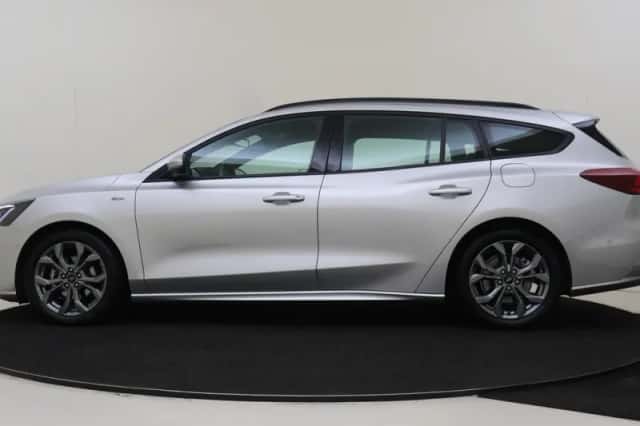 Ford Focus (2023) thumbnail 3