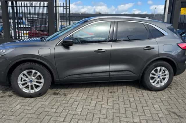 Ford Kuga (2023) thumbnail 2