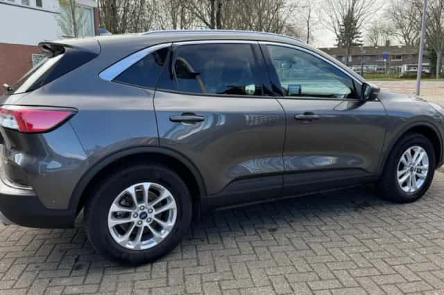 Ford Kuga (2023) thumbnail 5