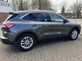 Ford Kuga (2023) thumbnail 5