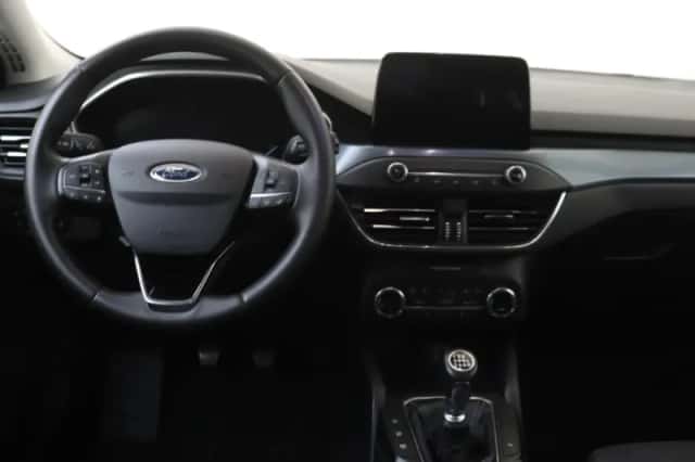Ford Focus (2021) thumbnail 2