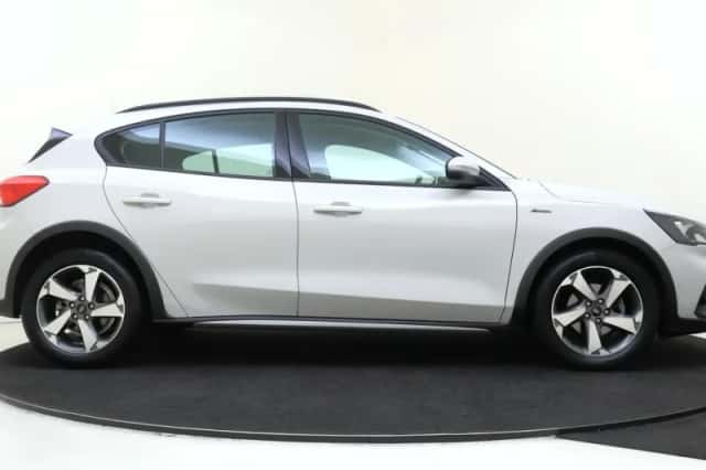 Ford Focus (2021) thumbnail 4
