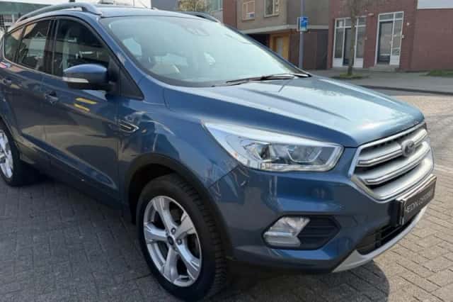 Ford Kuga (2019) thumbnail 3
