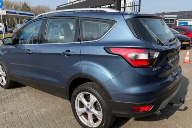 Ford Kuga (2019) thumbnail 4