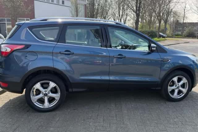 Ford Kuga (2019) thumbnail 5