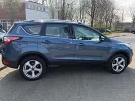 Ford Kuga (2019) thumbnail 5