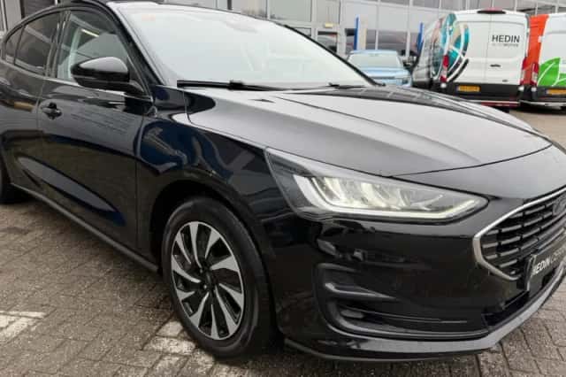 Ford Focus (2022) thumbnail 2