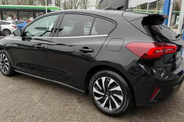 Ford Focus (2022) thumbnail 4