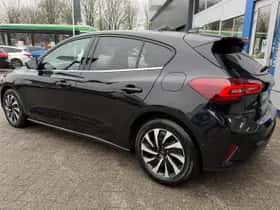 Ford Focus (2022) thumbnail 4